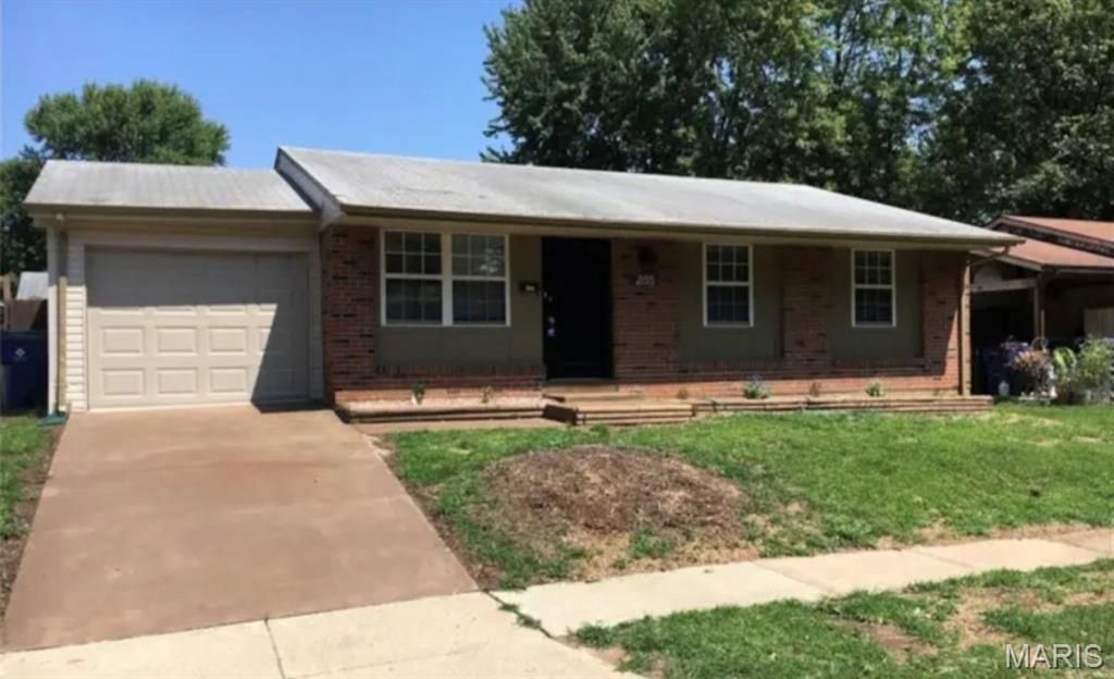 2155 Kingsford Drive , Florissant, MO 63031 Main Photo