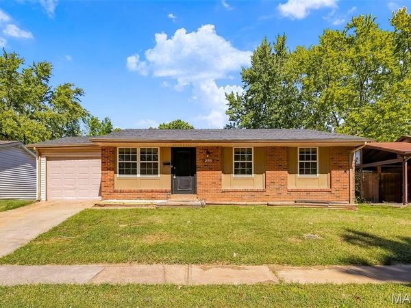 2155 Kingsford Drive, Florissant, MO 63031