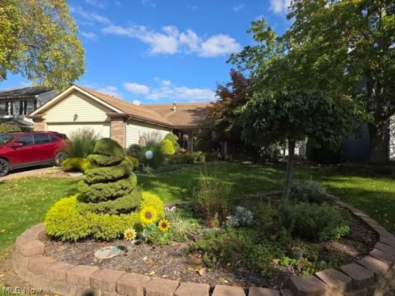 9771 Tannery Way, Olmsted Falls, OH 44138 Photo 2