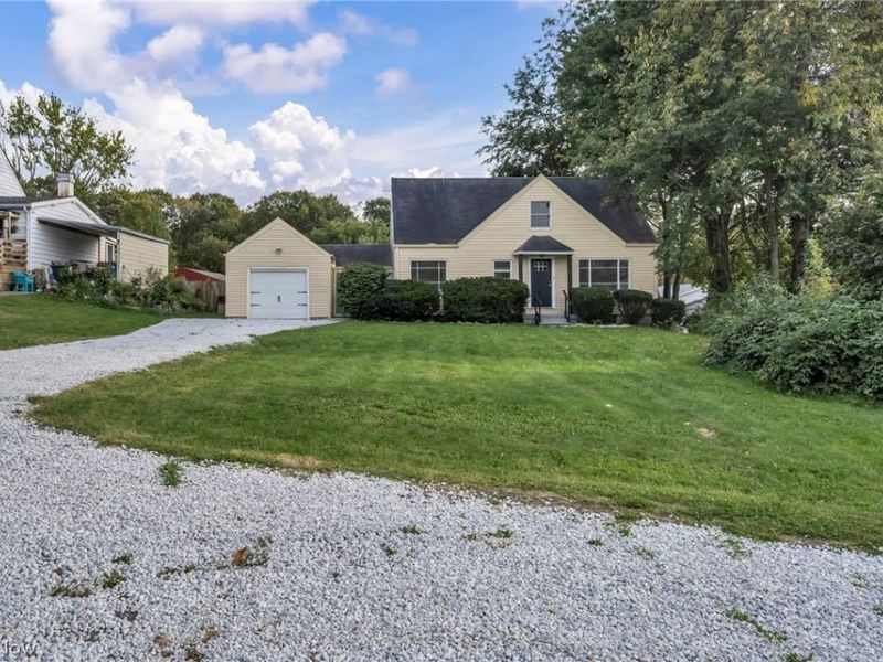 824 E Waterloo Road, Coventry, OH 44306 Photo 2