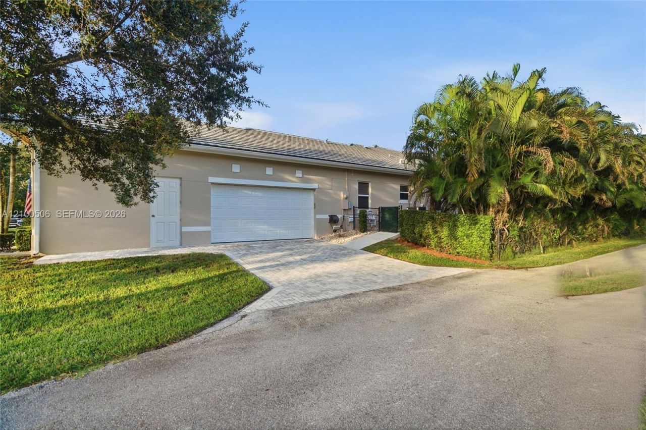 1320 NW 118th Ave, Plantation, FL 33323 Photo