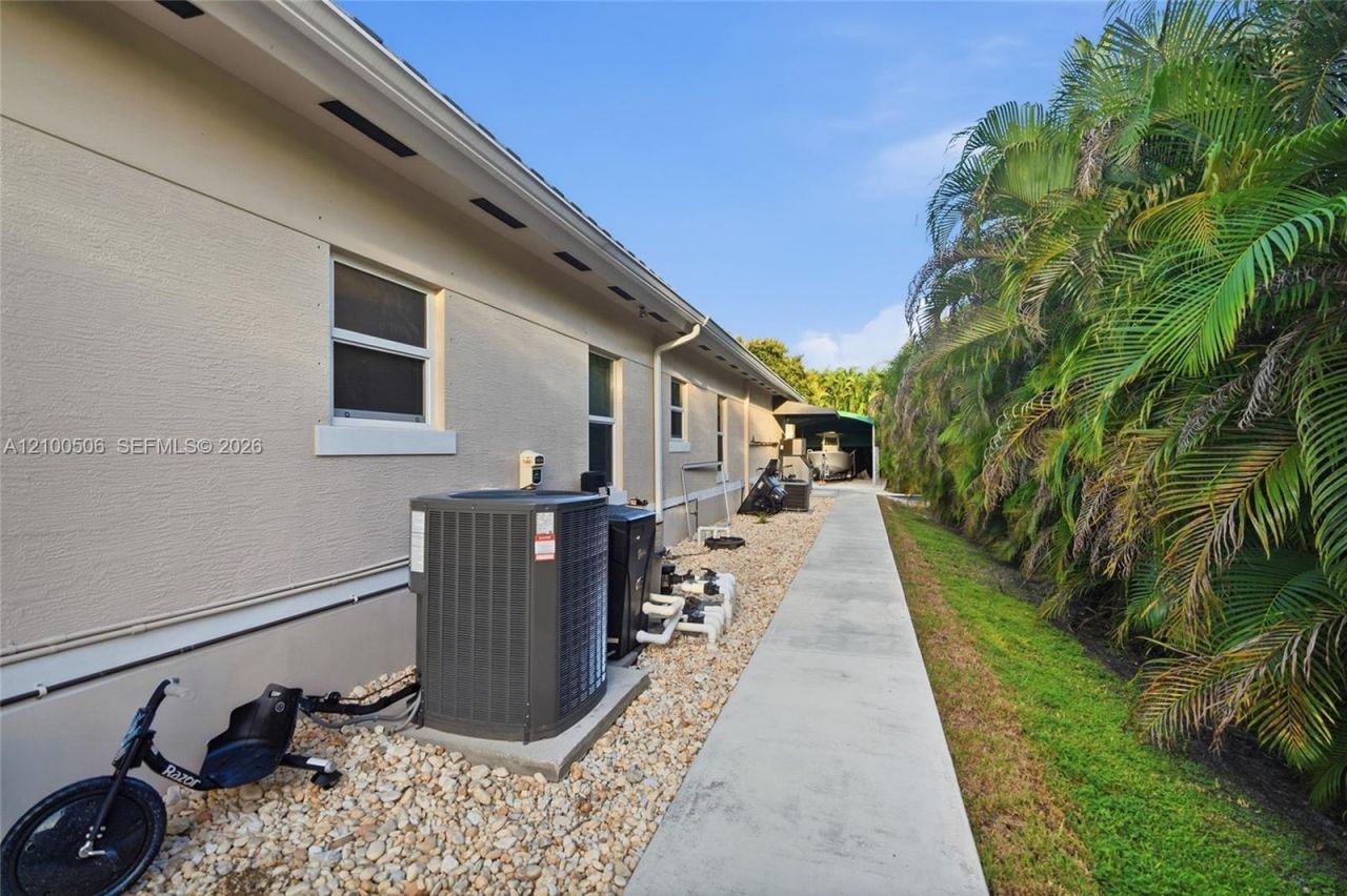 1320 NW 118th Ave, Plantation, FL 33323 Photo
