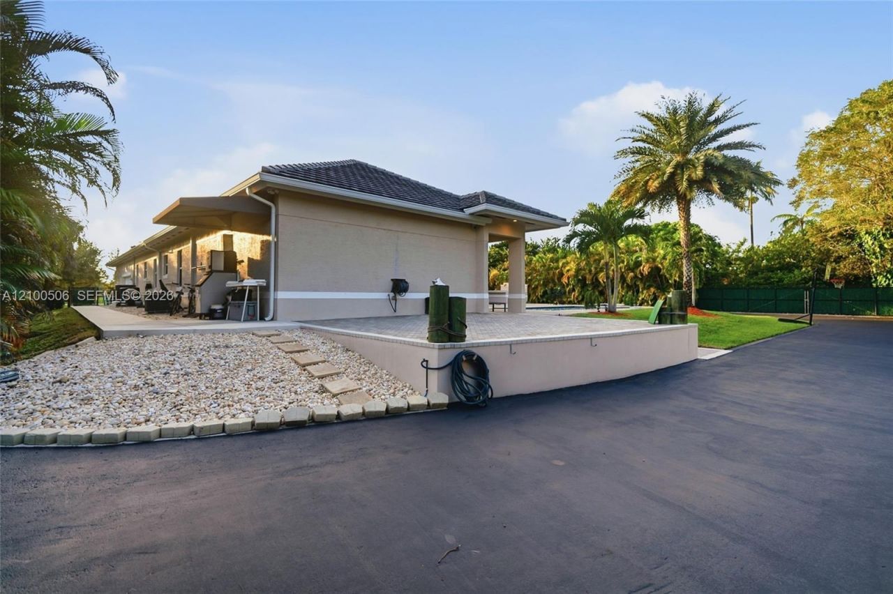 1320 NW 118th Ave, Plantation, FL 33323 Photo
