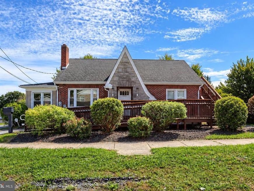 1230 E Chocolate Avenue, Hershey, PA 17033 Main Photo