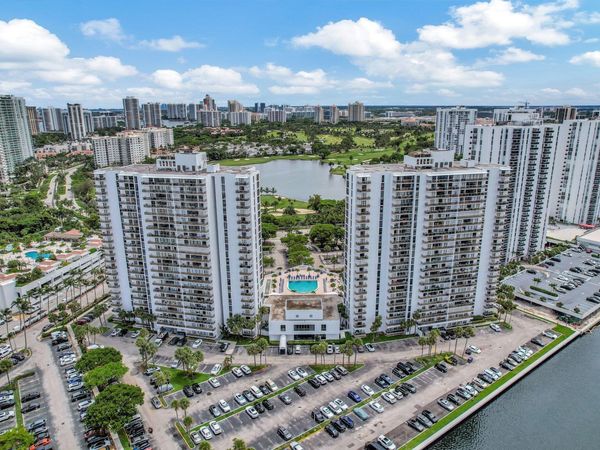 3701 N COUNTRY CLUB Drive, Unit 907, Aventura, FL 33180