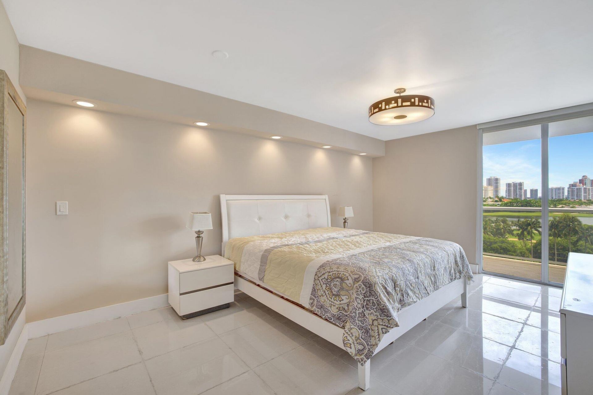 3701 N Country Club Drive, Unit 907, Aventura, FL 33180 Photo