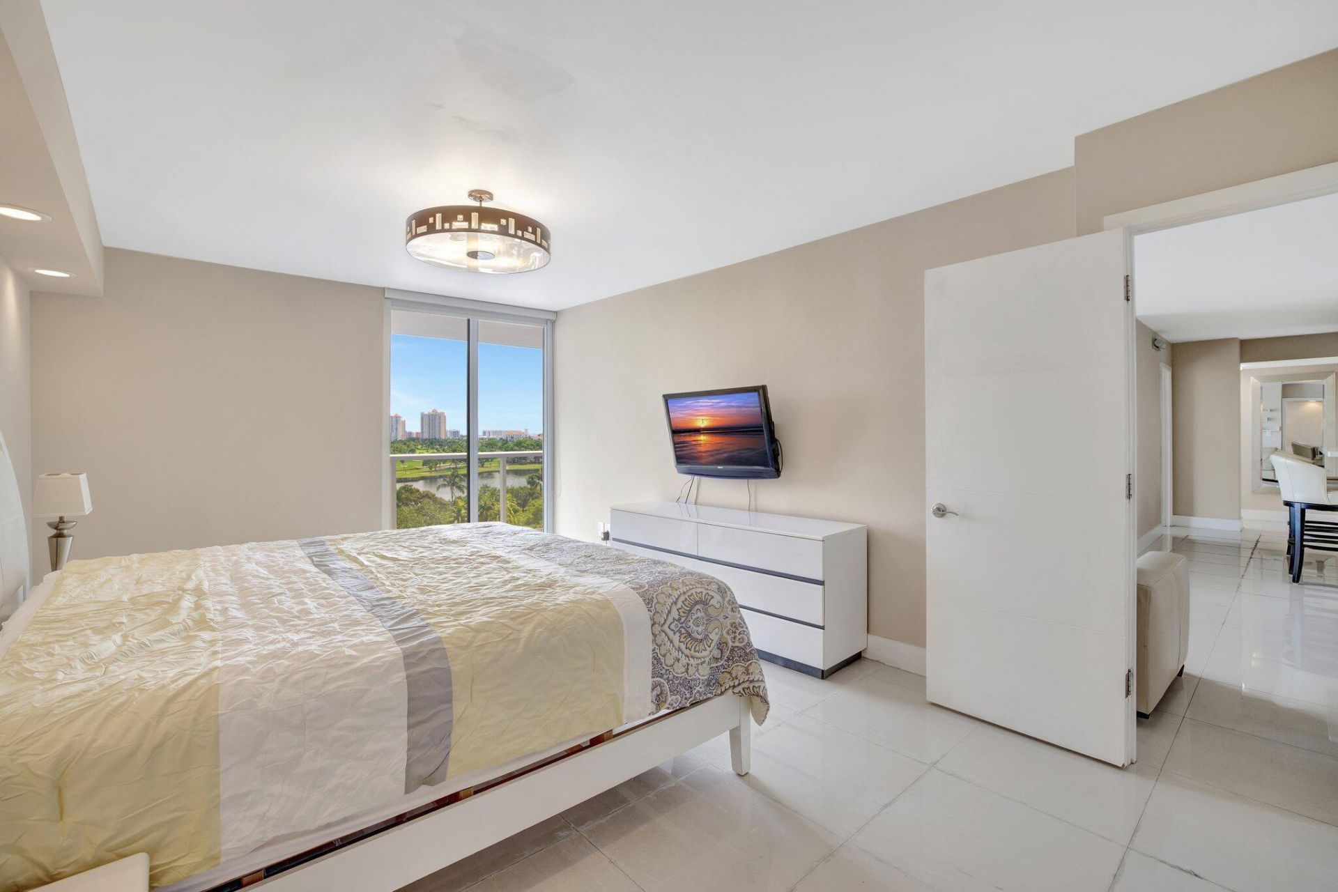 3701 N Country Club Drive, Unit 907, Aventura, FL 33180 Photo