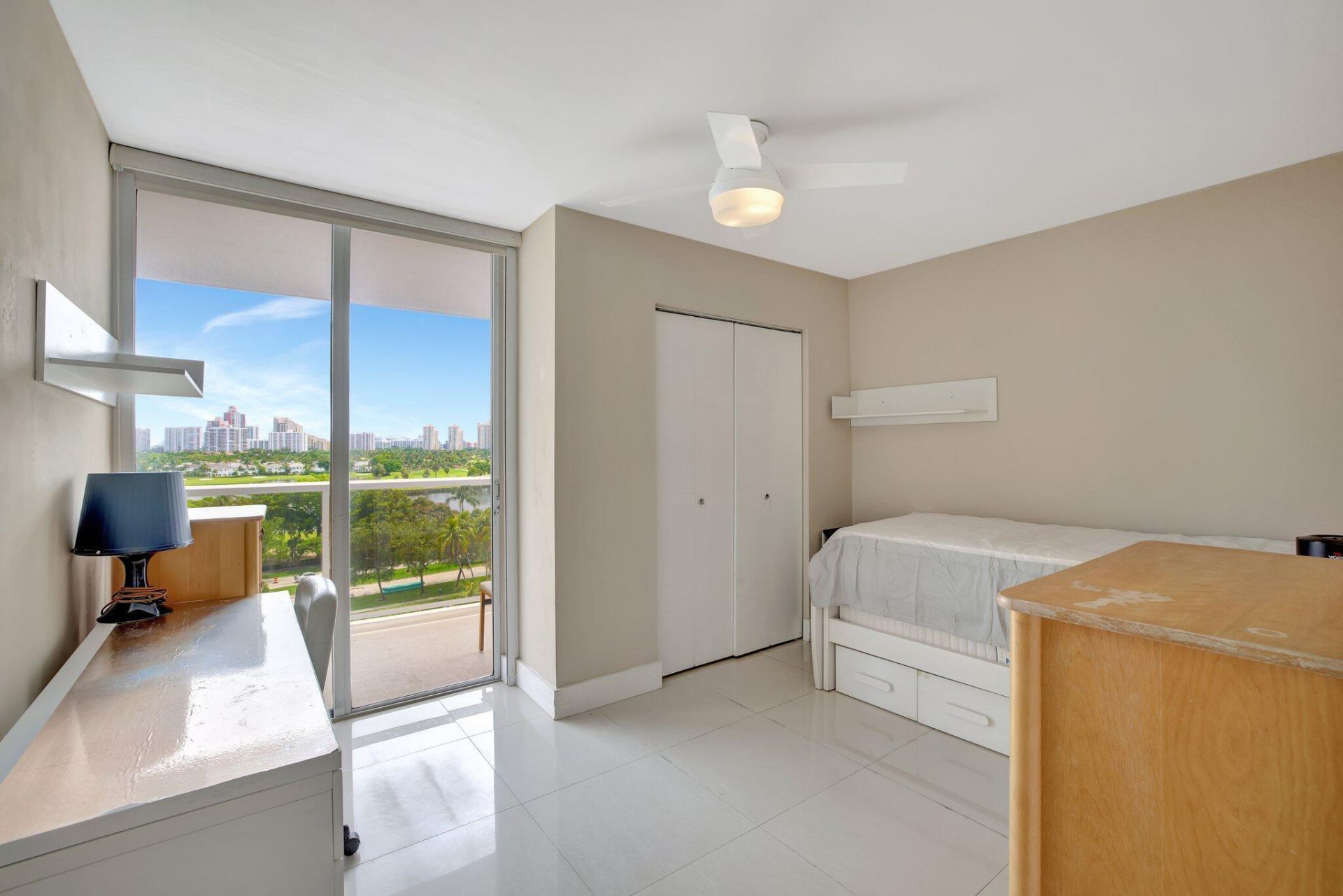 3701 N Country Club Drive, Unit 907, Aventura, FL 33180 Photo
