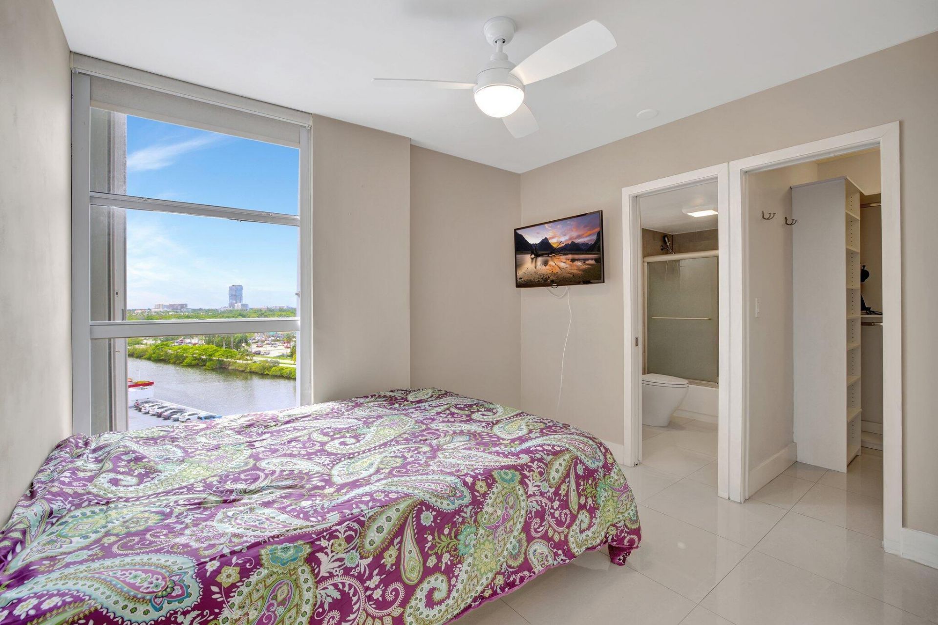 3701 N Country Club Drive, Unit 907, Aventura, FL 33180 Photo