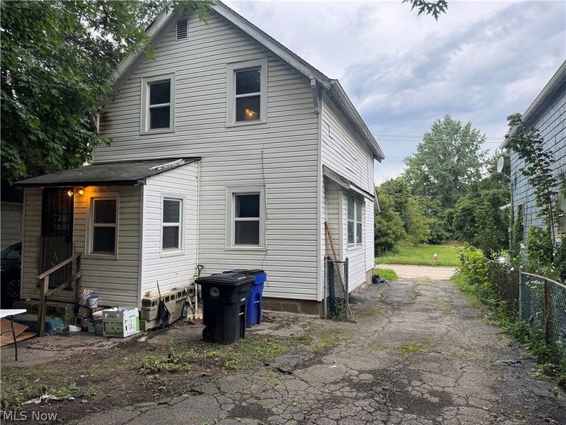 15748 Mandalay Avenue , Cleveland, OH 44110 Photo 11