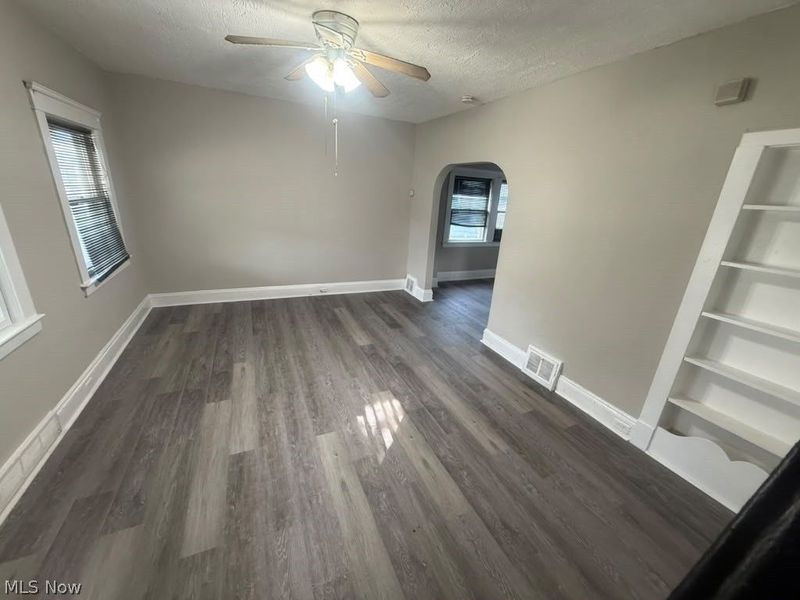 15748 Mandalay Avenue , Cleveland, OH 44110 Photo 5