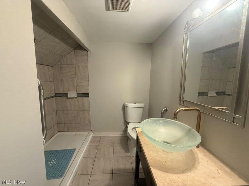 15748 Mandalay Avenue , Cleveland, OH 44110 Photo 9