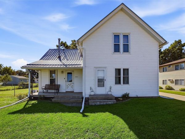 2923 5th Avenue , Marion, IA 52302