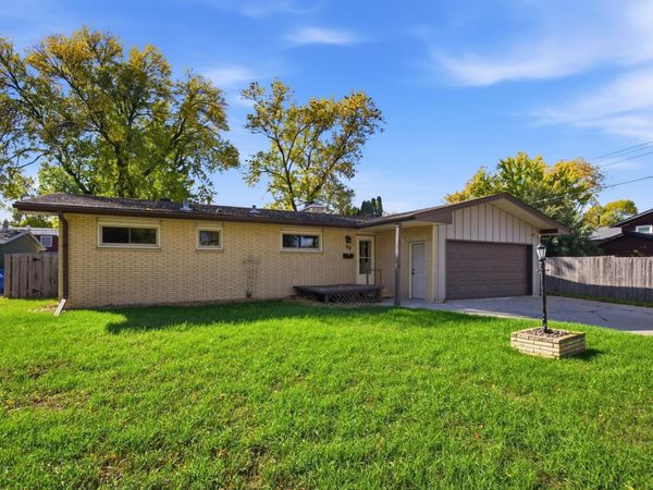 90 Cedar Avenue N, Fargo, ND 58102