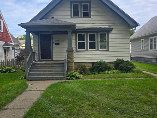 4728 W Medford AVENUE, Milwaukee, WI 53216