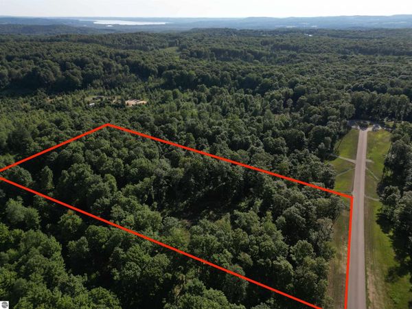 1371 Solaris Way E, Maple City, MI 49664
