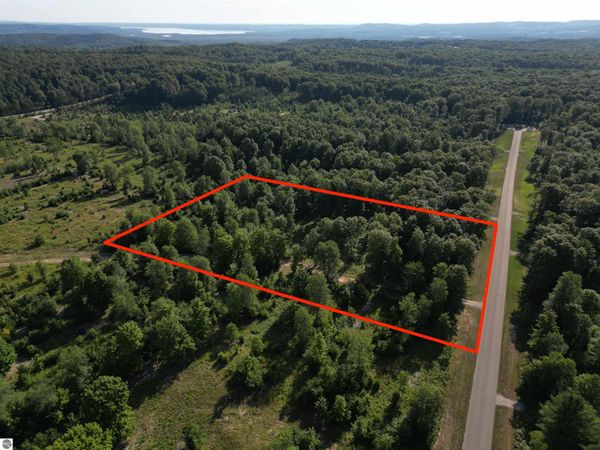 1155 Solaris Way E, Maple City, MI 49664