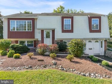 2120 GREYHORSE DRIVE, WARRINGTON, PA 18976
