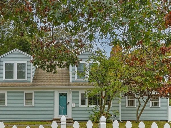 3 Jupiter Ln, Yarmouth, MA 02664
