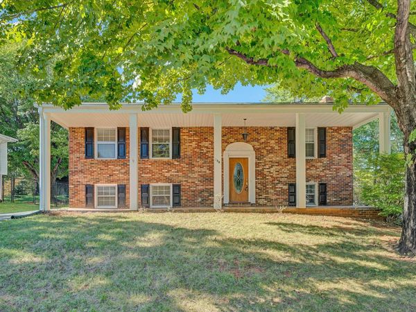 736 Finney DR , Vinton, VA 24179