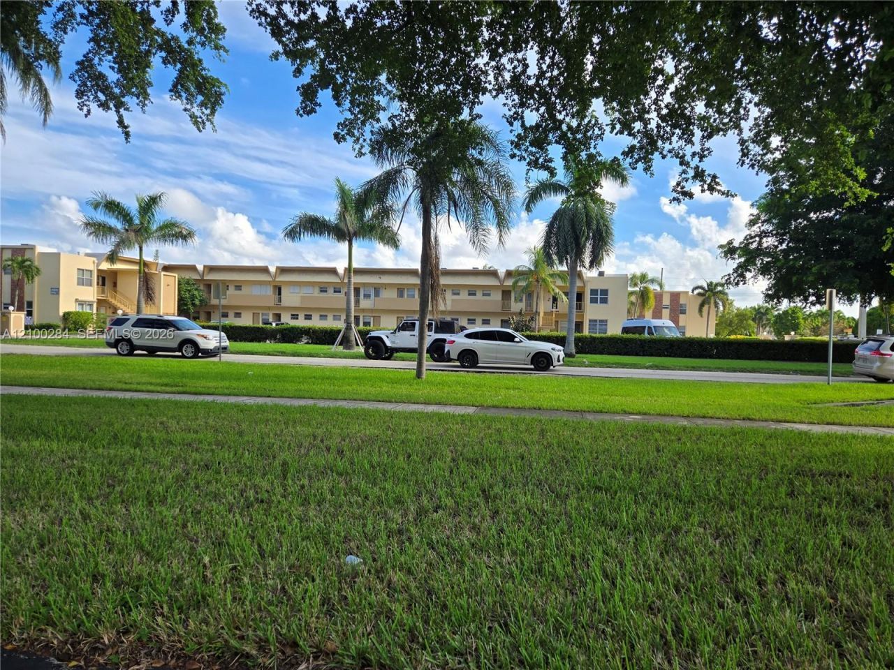 900 NE 12th Ave, Unit 608, Hallandale Beach, FL 33009 Photo