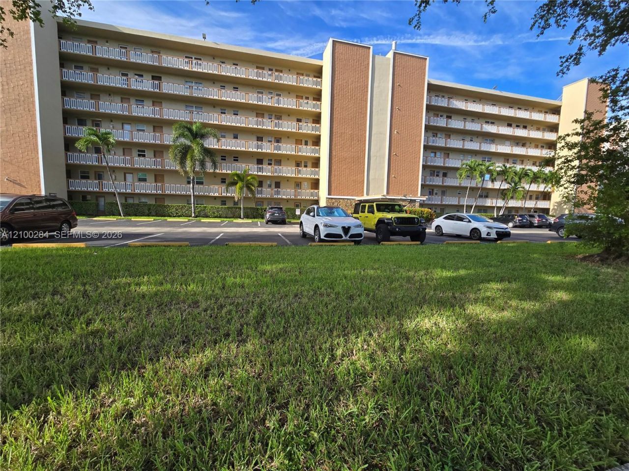 900 NE 12th Ave, Unit 608, Hallandale Beach, FL 33009 Photo