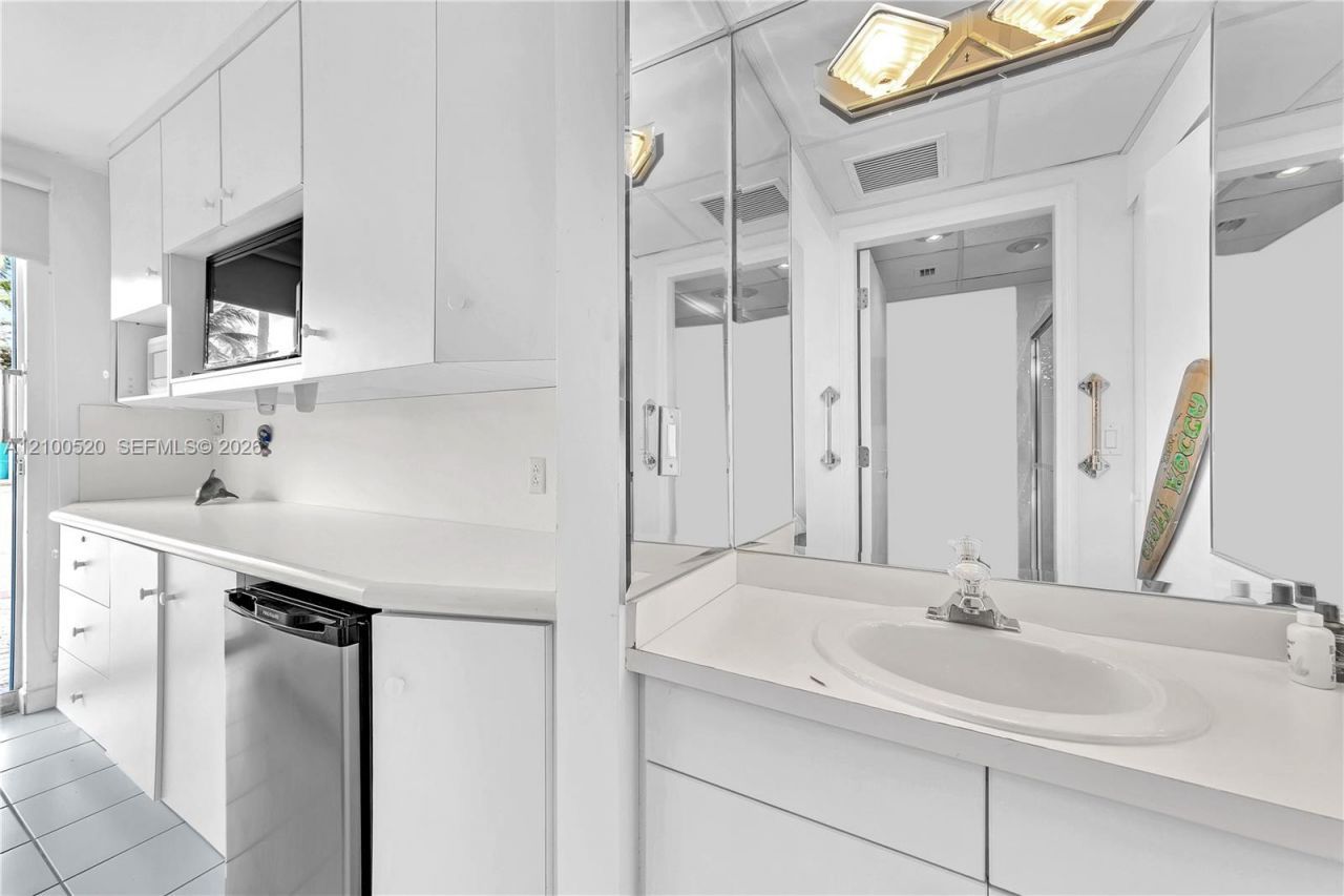 10101 Collins Ave , Unit 11D +Caban, Bal Harbour, FL 33154 Photo