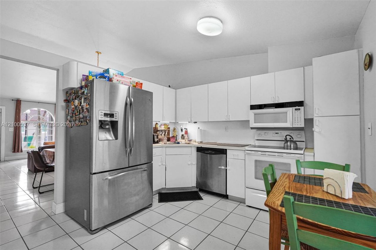 7677 NW 180th Ter, Hialeah, FL 33015 Photo