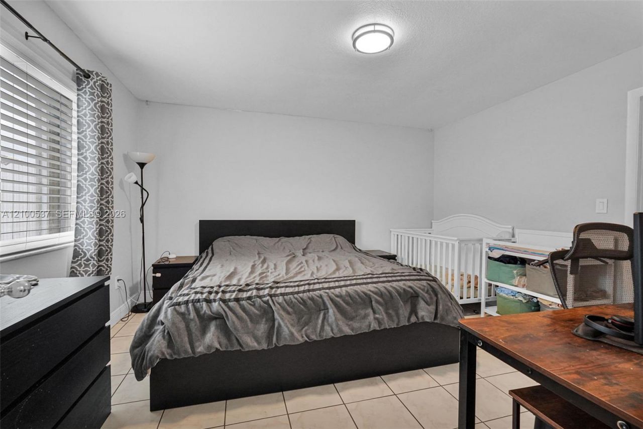 7677 NW 180th Ter, Hialeah, FL 33015 Photo