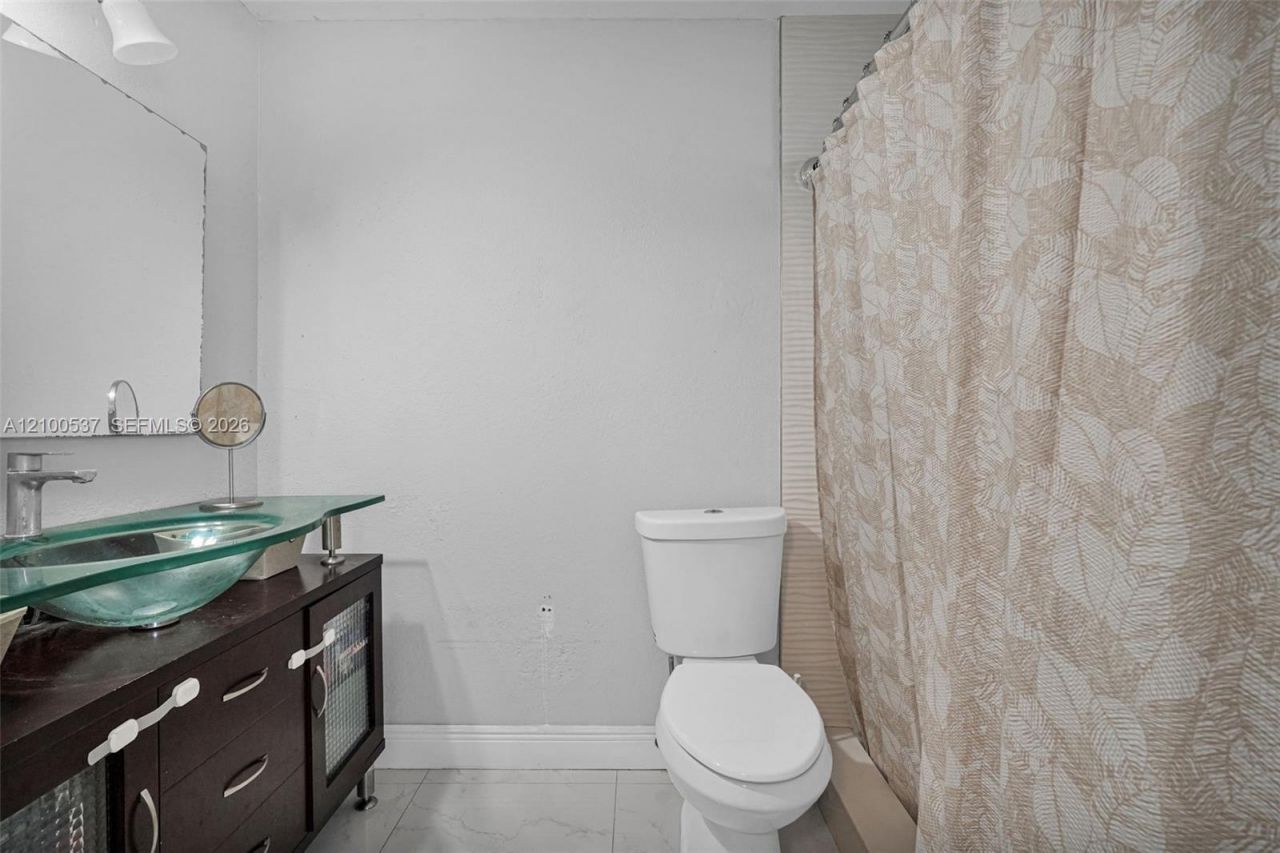 7677 NW 180th Ter, Hialeah, FL 33015 Photo