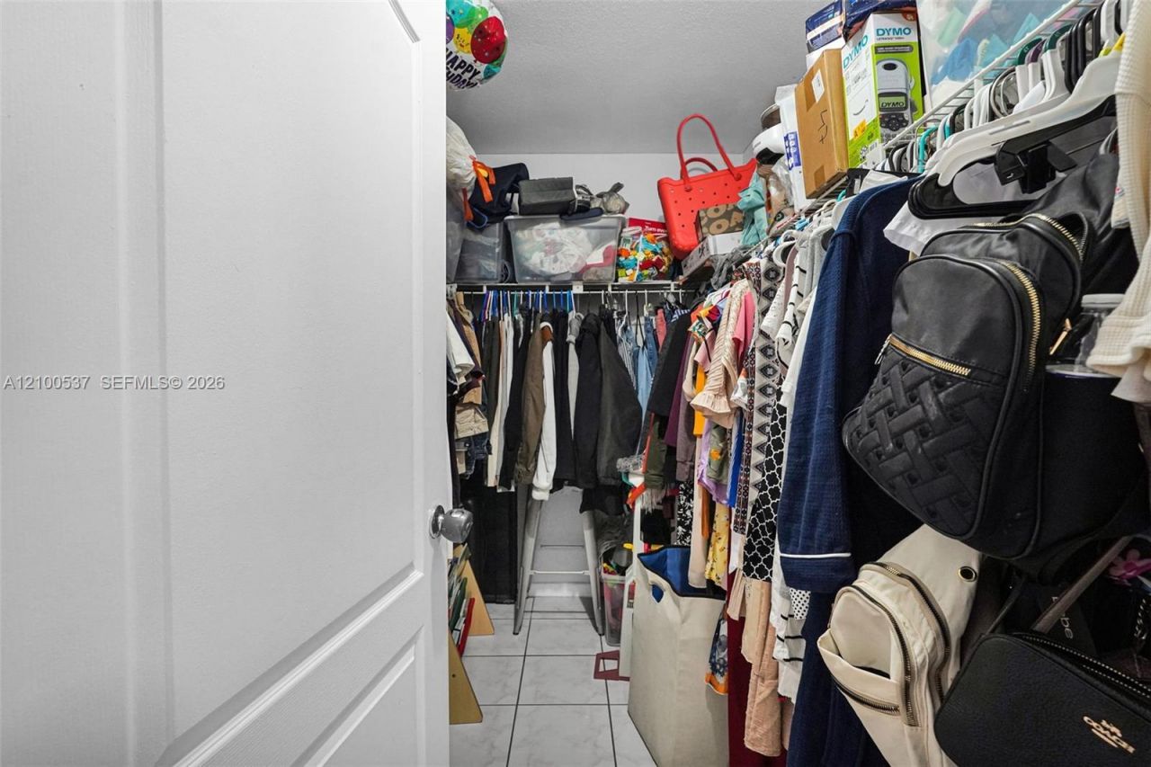 7677 NW 180th Ter, Hialeah, FL 33015 Photo