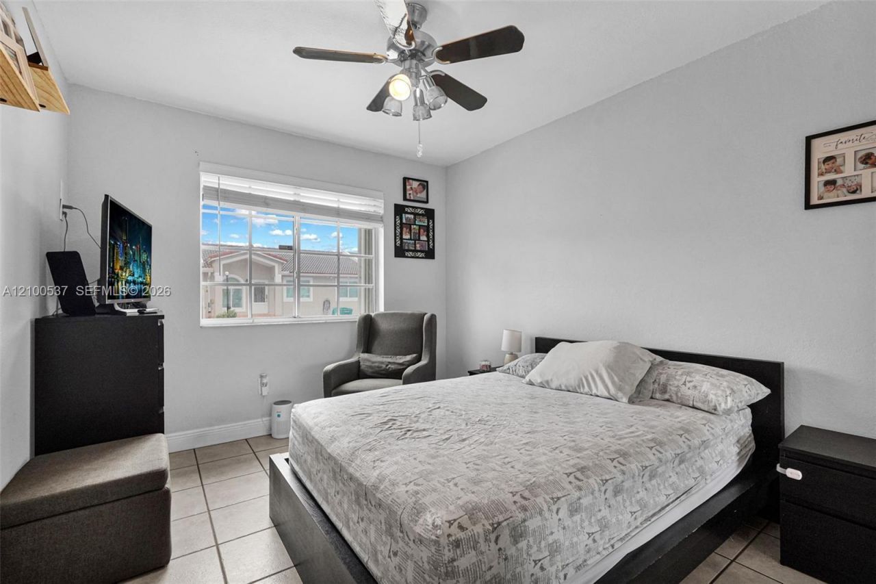 7677 NW 180th Ter, Hialeah, FL 33015 Photo