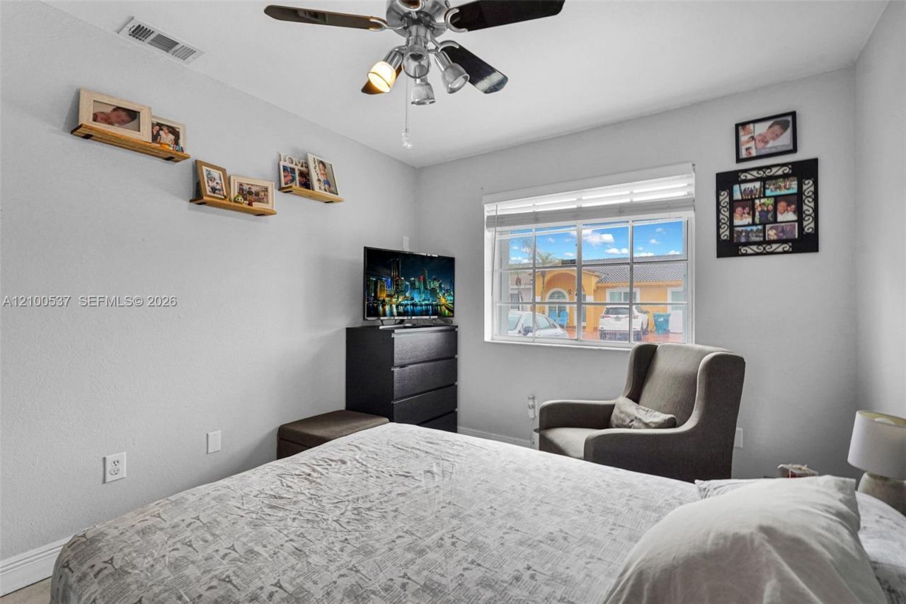 7677 NW 180th Ter, Hialeah, FL 33015 Photo