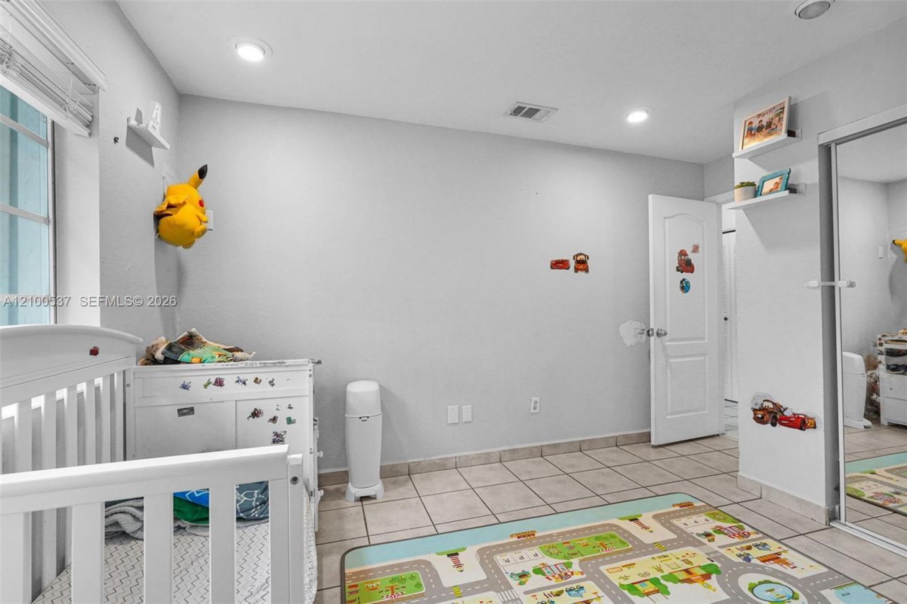 7677 NW 180th Ter, Hialeah, FL 33015 Photo