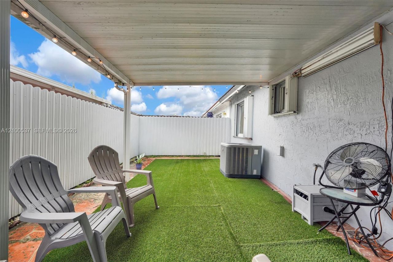 7677 NW 180th Ter, Hialeah, FL 33015 Photo