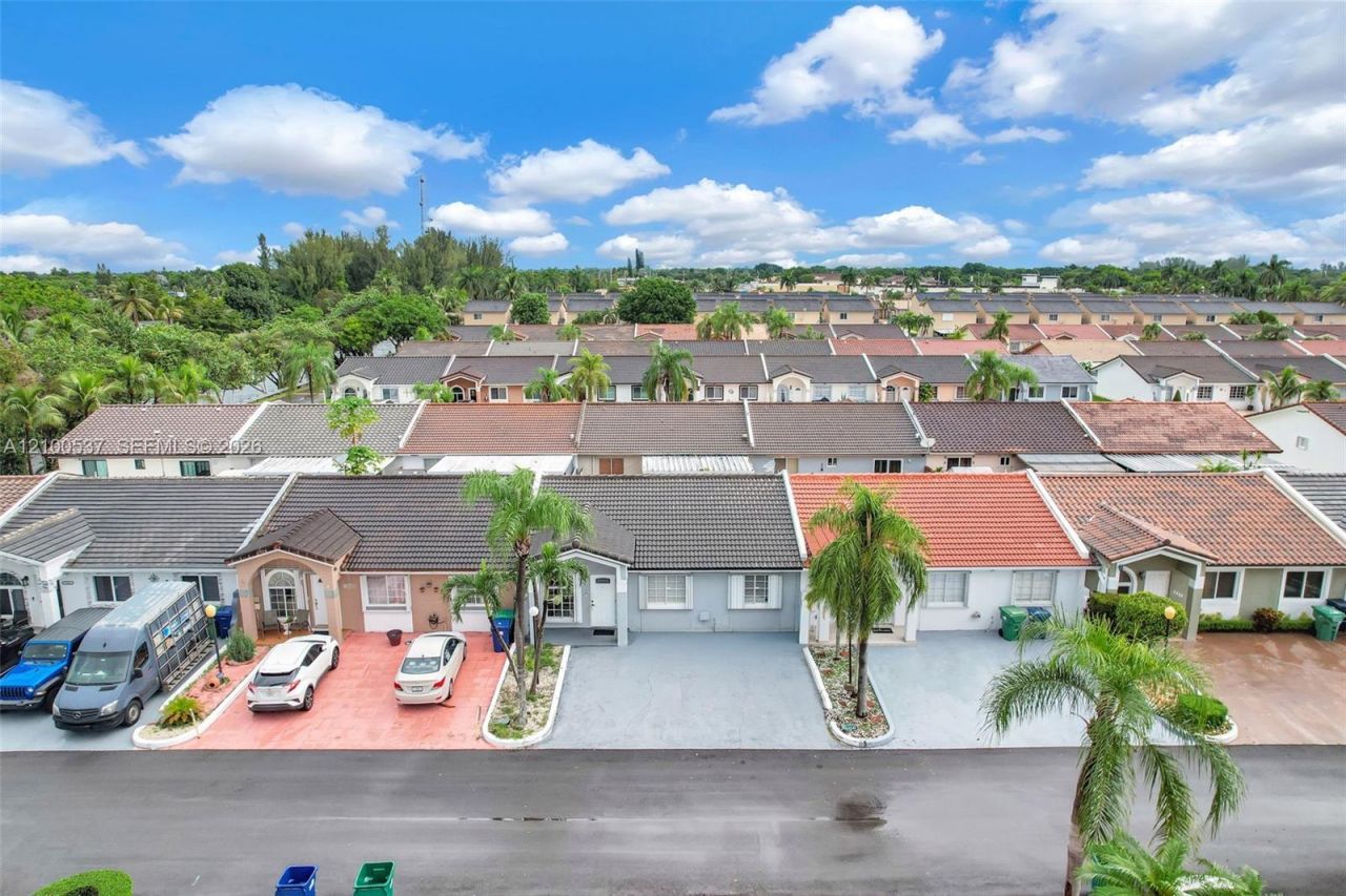 7677 NW 180th Ter, Hialeah, FL 33015 Photo