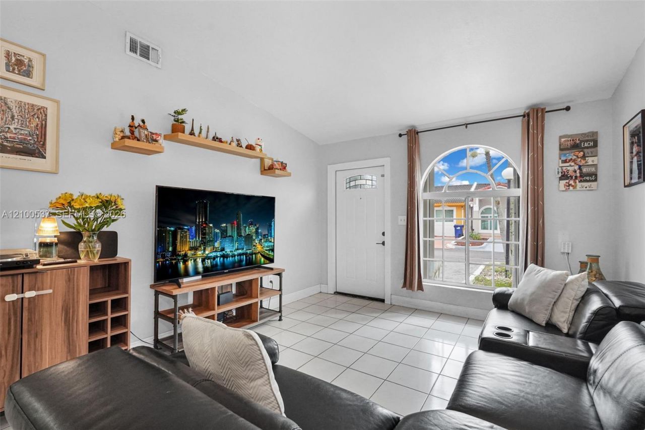 7677 NW 180th Ter, Hialeah, FL 33015 Photo