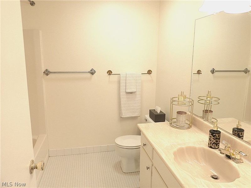 2021 King James Parkway, Unit 222, Westlake, OH 44145 Photo 17