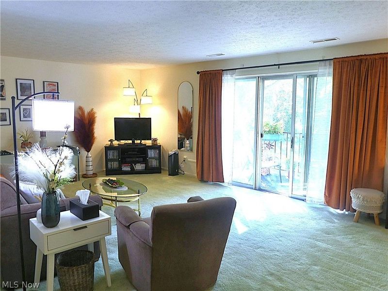 2021 King James Parkway, Unit 222, Westlake, OH 44145 Photo 2