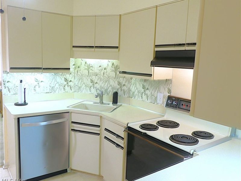 2021 King James Parkway, Unit 222, Westlake, OH 44145 Photo 8