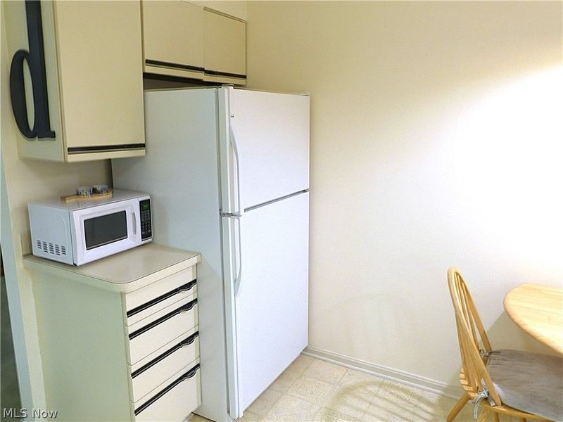 2021 King James Parkway, Unit 222, Westlake, OH 44145 Photo 9