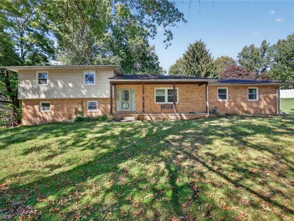 11021 William Penn Avenue NE, Hartville, OH 44632