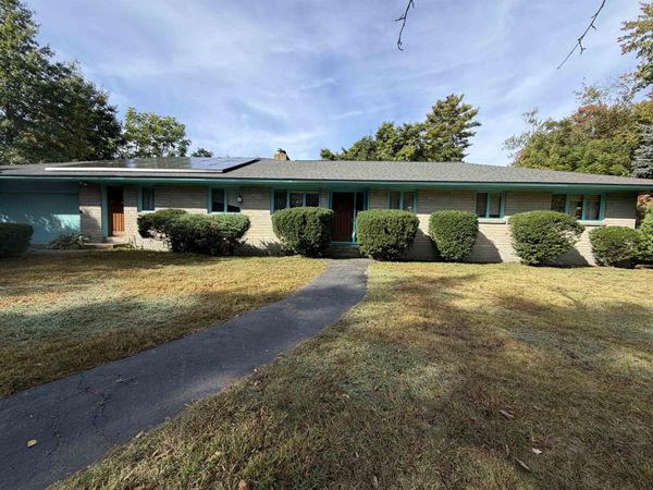 988 Mammoth Road, Manchester, NH 03104