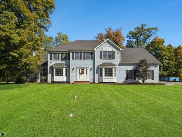 14 Eagle Dr, Raritan, NJ 08551