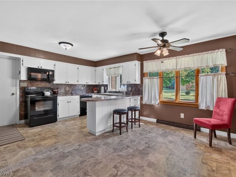 2007 Colonial Parkway NE, Massillon, OH 44646 Photo 10