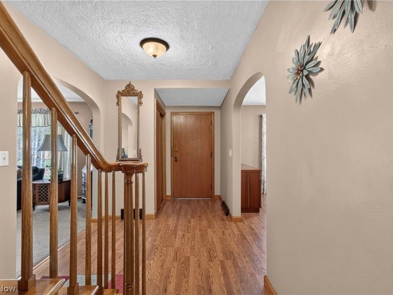 2007 Colonial Parkway NE, Massillon, OH 44646 Photo 4