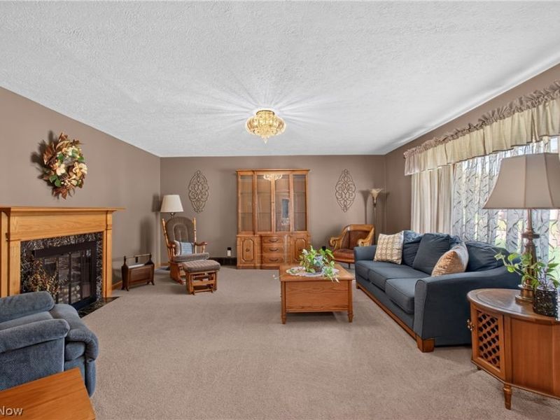 2007 Colonial Parkway NE, Massillon, OH 44646 Photo 5