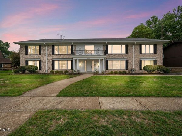 6562 Woodhall Drive, Sylvania, OH 43560