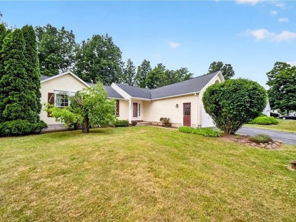 7554 Sugarwood Lane, Syracuse, NY 13212