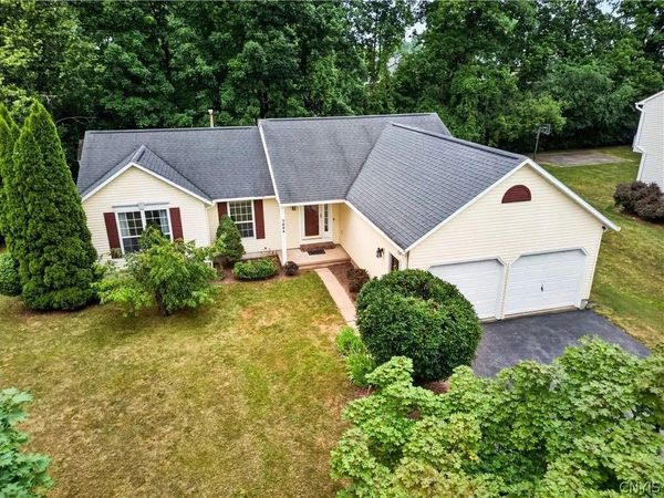 7554 Sugarwood Lane, Syracuse, NY 13212